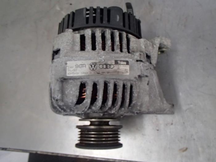 Usagé Dynamo Volkswagen Passat Variant (3B5) 1.8 T 20V Prix € 40,00 Règlement à la marge proposé par Autosloopbedrijf Jan Pronk B.V.