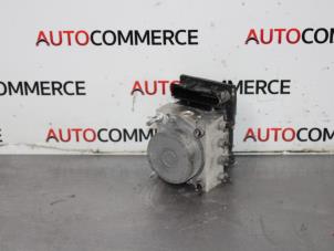 Used ABS pump Renault Clio III Estate/Grandtour (KR) 1.5 dCi 85 Price € 20,00 Margin scheme offered by Autocommerce