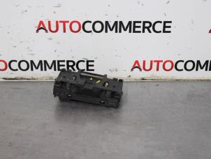 Used Card reader (lock) Renault Scénic II (JM) 1.9 dCi 130 Price € 20,00 Margin scheme offered by Autocommerce