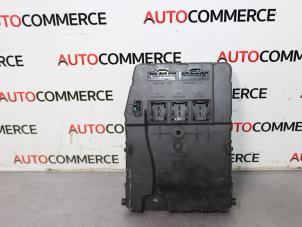 Usados Caja de fusibles Renault Scénic II (JM) 1.6 16V Precio € 100,00 Norma de margen ofrecido por Autocommerce