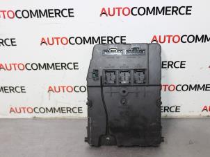 Usados Caja de fusibles Renault Scénic II (JM) 1.6 16V Precio € 100,00 Norma de margen ofrecido por Autocommerce