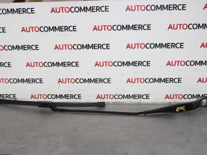 Used Front wiper arm Peugeot 308 (L3/L8/LB/LH/LP) 1.6 BlueHDi 100 Price € 30,00 Margin scheme offered by Autocommerce