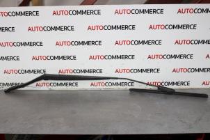 Used Front wiper arm Renault Clio IV Estate/Grandtour (7R) 0.9 Energy TCE 12V Price € 25,00 Margin scheme offered by Autocommerce