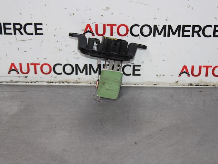 Heater resistor from a Renault Master IV (MA/MB/MC/MD/MH/MF/MG/MH) 2.3 dCi 150 16V 2014