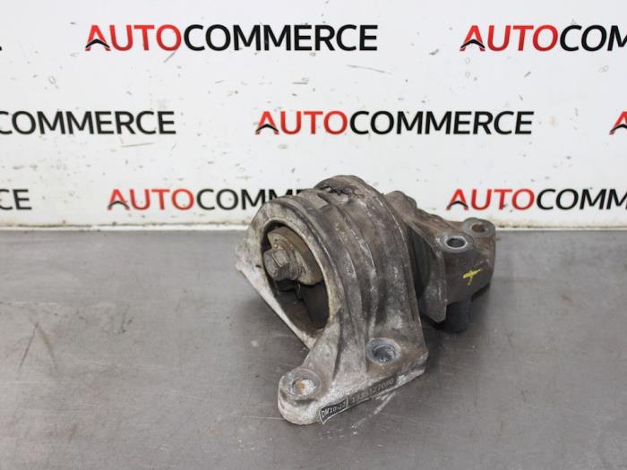 Used Engine mount Peugeot Boxer (244) 2.2 HDi Price on request offered by Autocommerce