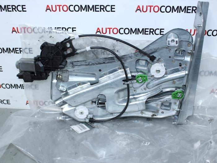 Vitre Arrière Droite Miniature Pour Renault Mégane Sword 1/18 Norev - Échelle 1/18 - Occasion