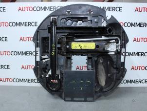 Used Tool set Renault Clio III (SR) 1.5 dCi 70 Price € 30,00 Margin scheme offered by Autocommerce