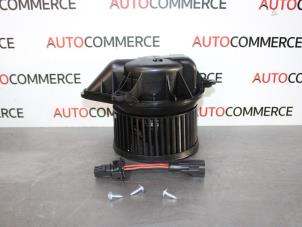 Nuevos Motor de ventilador de calefactor Renault Scénic I (JA) 1.6 16V Precio € 84,70 IVA incluido ofrecido por Autocommerce