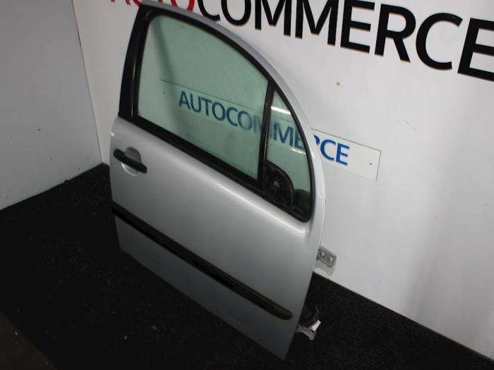 Puerta 4 puertas derecha delante de un Citroën C3 (FC/FL/FT) 1.4 HDi 2004