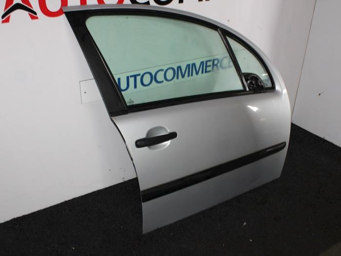 Puerta 4 puertas derecha delante de un Citroën C3 (FC/FL/FT) 1.4 HDi 2004