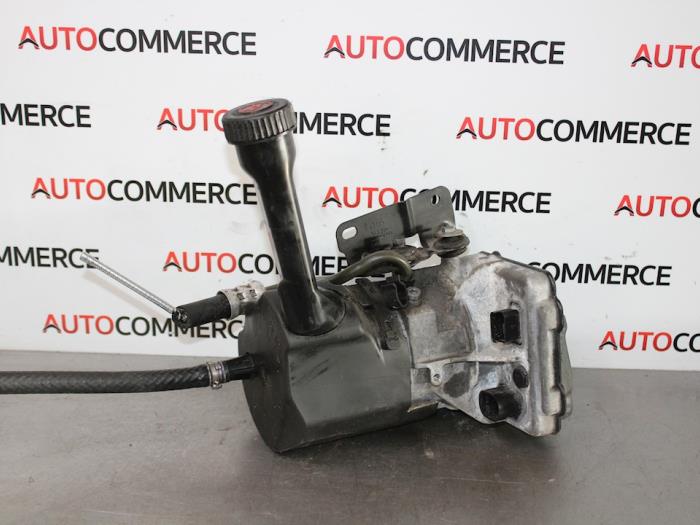 Usagé Pompe de direction Peugeot 308 (4A/C) 1.6 HDiF 16V Prix € 140,00 Règlement à la marge proposé par Autocommerce