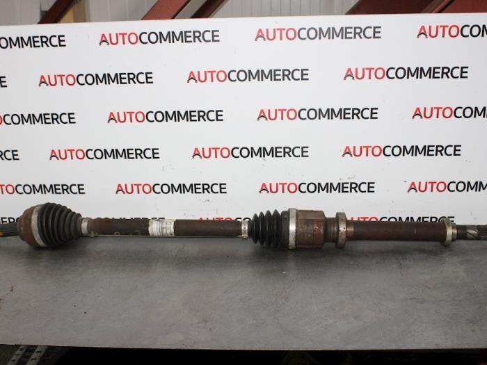 Front drive shaft, right from a Renault Clio IV (5R) 1.2 TCE 16V GT EDC 2015