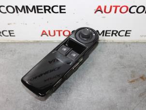 Used Electric window switch Renault Clio IV (5R) 0.9 Energy TCE 90 12V Price € 20,00 Margin scheme offered by Autocommerce