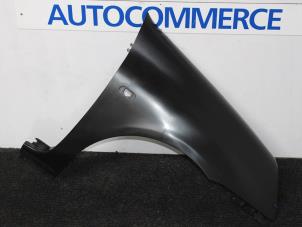 New Front wing, right Renault Clio II (BB/CB) 1.2 16V Price € 24,20 Inclusive VAT offered by Autocommerce