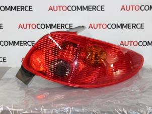New Taillight, right Peugeot 206 (2A/C/H/J/S) 1.4 16V Price € 42,35 Inclusive VAT offered by Autocommerce
