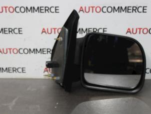 Nowe Lusterko zewnetrzne prawe Renault Kangoo Express (FC) 1.2 Cena € 36,30 Z VAT oferowane przez Autocommerce