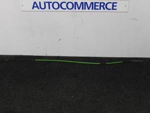 Used Parking brake cable Renault Clio IV (5R) 0.9 Energy TCE 90 12V Price on request offered by Autocommerce