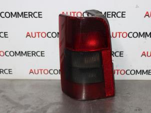 Używane Tylne swiatlo pozycyjne lewe Peugeot Partner 1.9D Cena € 20,00 Procedura marży oferowane przez Autocommerce