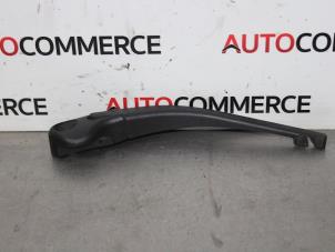 Used Rear wiper arm Peugeot 206 SW (2E/K) 1.4 Price on request offered by Autocommerce
