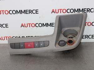 Usagé Commutateur éclairage d'urgence Citroen Jumper (U9) 2.2 HDi 100 Euro 4 Prix € 40,00 Règlement à la marge proposé par Autocommerce