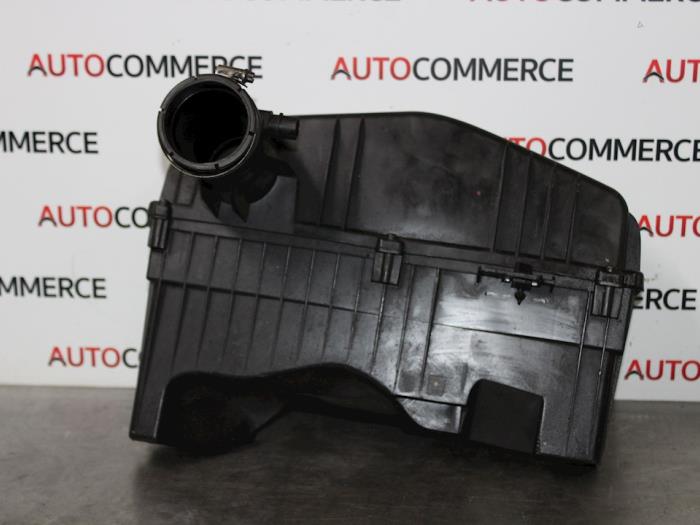 Gebrauchte Luftfiltergehäuse Peugeot 207/207+ (WA/WC/WM) 1.4 Preis € 20,00 Margenregelung angeboten von Autocommerce