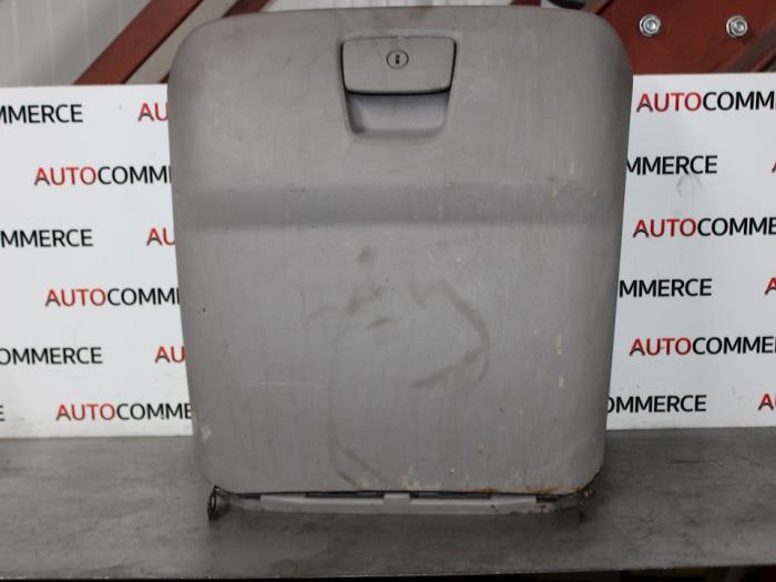Begagnade Handskfack Citroen Jumper (U9) 2.2 HDi 100 Pris på förfrågan erbjuds av Autocommerce
