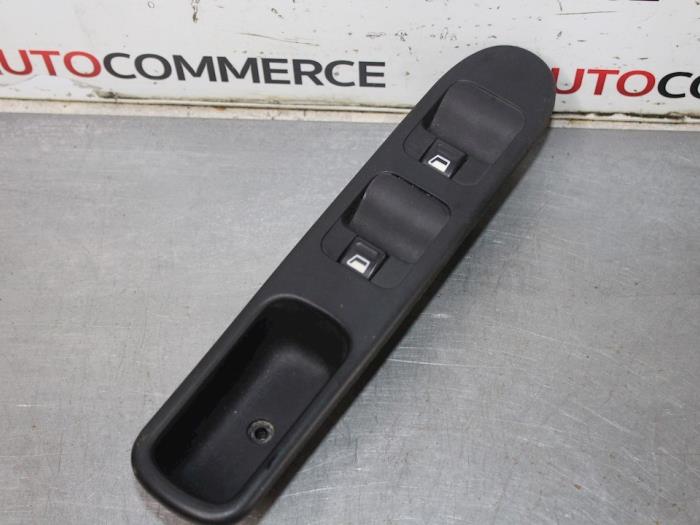 Usados Interruptor de ventanilla eléctrica Peugeot 307 (3A/C/D) 1.6 HDi 16V Precio de solicitud ofrecido por Autocommerce
