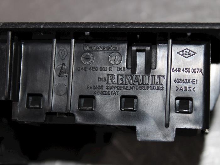 Leuchtweitenverstellung LWR van een Renault Megane III Grandtour (KZ) 1.5 dCi 110 2011