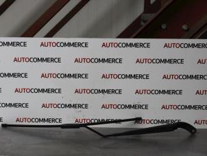 Used Front wiper arm Renault Clio IV (5R) 1.5 Energy dCi 90 FAP Price € 15,00 Margin scheme offered by Autocommerce