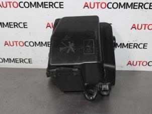 Used Fuse box Renault Clio IV (5R) 1.5 Energy dCi 90 FAP Price on request offered by Autocommerce