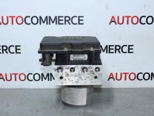Używane Pompa ABS Renault Megane II CC (EM) 1.6 16V Cena € 70,00 Procedura marży oferowane przez Autocommerce