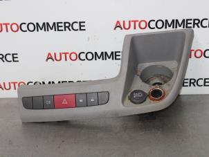 Usados Interruptor de luz de pánico Citroen Jumper (U9) 2.2 HDi 100 Precio € 40,00 Norma de margen ofrecido por Autocommerce