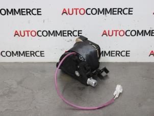 Used Rear seatbelt, right Renault Clio II Societe (SB) 1.5 dCi 65 Price € 40,00 Margin scheme offered by Autocommerce