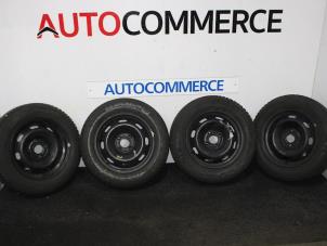 Usagé Kit jantes + pneus d'hivers Peugeot 208 I (CA/CC/CK/CL) 1.4 HDi Prix sur demande proposé par Autocommerce