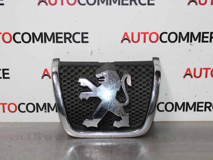 Używane Emblemat Peugeot Partner Combispace 1.4 Cena na żądanie oferowane przez Autocommerce