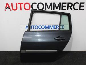 Używane Drzwi lewe tylne wersja 4-drzwiowa Renault Megane II Grandtour (KM) 2.0 16V Cena € 30,00 Procedura marży oferowane przez Autocommerce