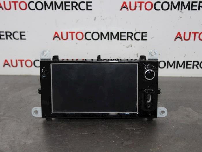 Navigation display from a Renault Clio IV (5R) 0.9 Energy TCE 90 12V 2015