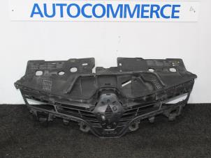 Used Grille holder Renault Clio IV (5R) 0.9 Energy TCE 90 12V Price € 40,00 Margin scheme offered by Autocommerce