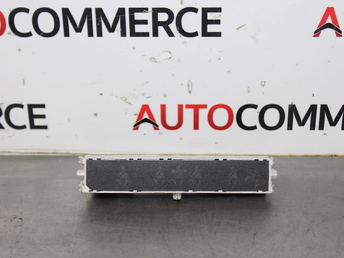 Begagnade Innerdisplay Peugeot 207/207+ (WA/WC/WM) 1.6 HDi Pris € 15,00 Marginaltabell erbjuds av Autocommerce