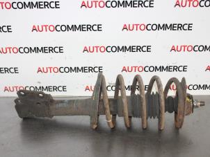 Used Fronts shock absorber, left Renault Clio II (BB/CB) 1.2 Price € 30,00 Margin scheme offered by Autocommerce