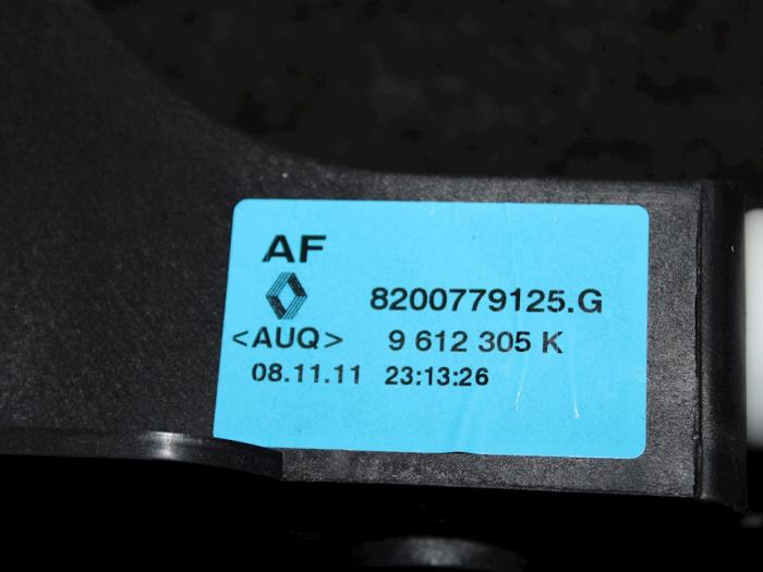 Câble commutation boîte de vitesse d'un Renault Megane III Grandtour (KZ) 1.5 dCi 90 2012