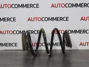 Usagé Ressort de torsion arrière Renault Twingo II (CN) 1.2 Prix € 15,00 Règlement à la marge proposé par Autocommerce