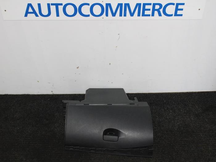 Begagnade Handskfack Renault Megane III Grandtour (KZ) 1.5 dCi 110 Pris € 50,00 Marginaltabell erbjuds av Autocommerce