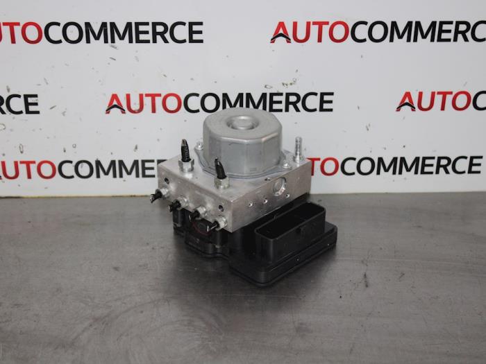 Begagnade ABS-pump Peugeot 108 1.0 12V Pris € 85,00 Marginaltabell erbjuds av Autocommerce
