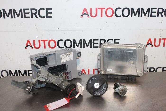 Używane Komputer sterowania silnika Peugeot Bipper (AA) 1.4 HDi Cena € 200,00 Procedura marży oferowane przez Autocommerce