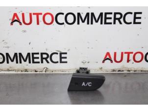 Nowe Przelacznik klimatyzacji Peugeot 107 Cena € 42,35 Z VAT oferowane przez Autocommerce
