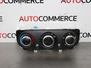 Usados Panel de control de calefacción Renault Clio IV (5R) 1.5 Energy dCi 90 FAP Precio € 60,00 Norma de margen ofrecido por Autocommerce