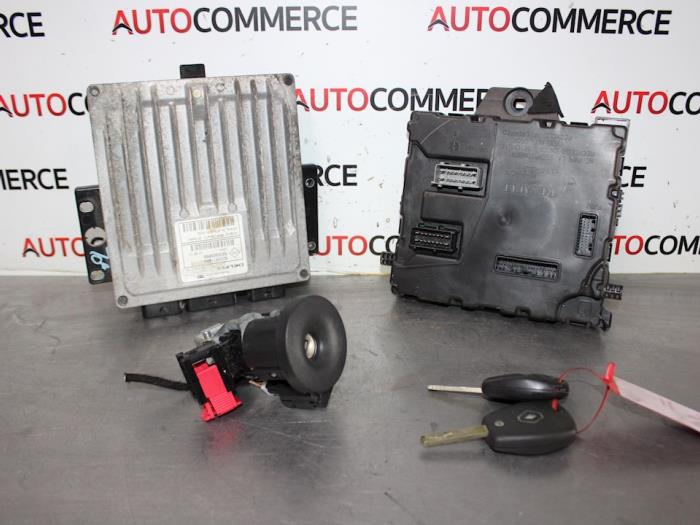 Used Engine management computer Renault Kangoo Express (FW) 1.5 dCi 85 Price € 150,00 Margin scheme offered by Autocommerce