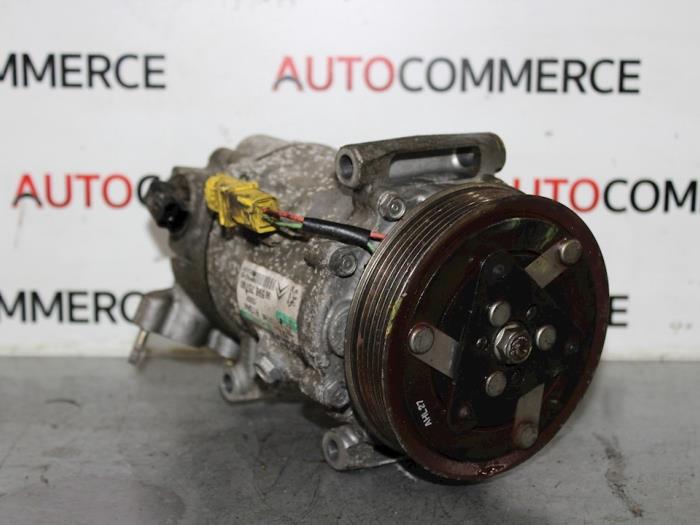 Usagé Pompe clim Peugeot 207 CC (WB) 1.6 16V Prix € 40,00 Règlement à la marge proposé par Autocommerce