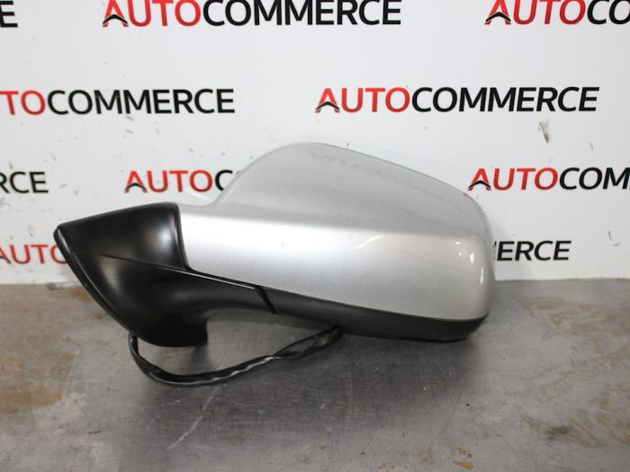 Wing mirror, left from a Peugeot 407 (6D) 1.6 HDi 16V 2007